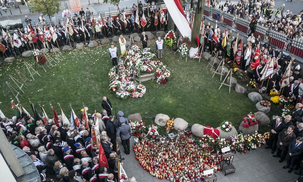 Biegną do grobu ks. Jerzego