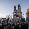 Biegną do grobu ks. Jerzego