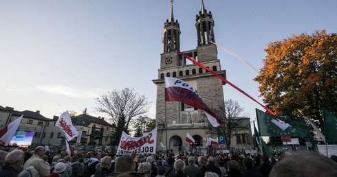 Biegną do grobu ks. Jerzego