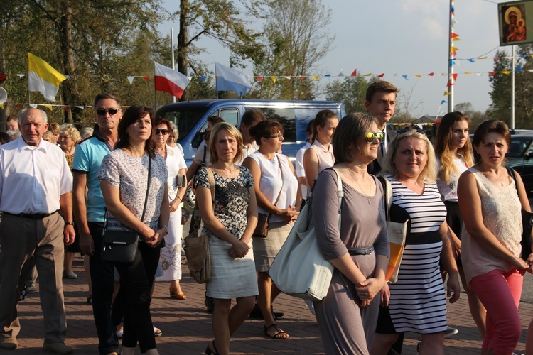 Powitanie ikony MB Częstochowskiej w Miedniewicach