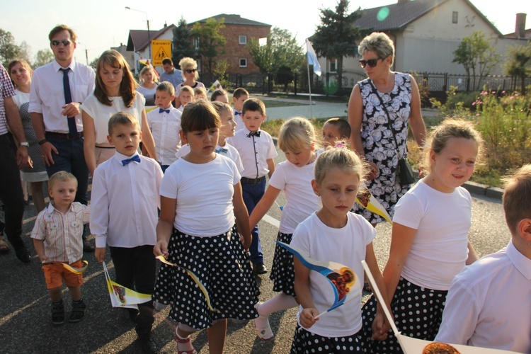 Powitanie ikony MB Częstochowskiej w Miedniewicach