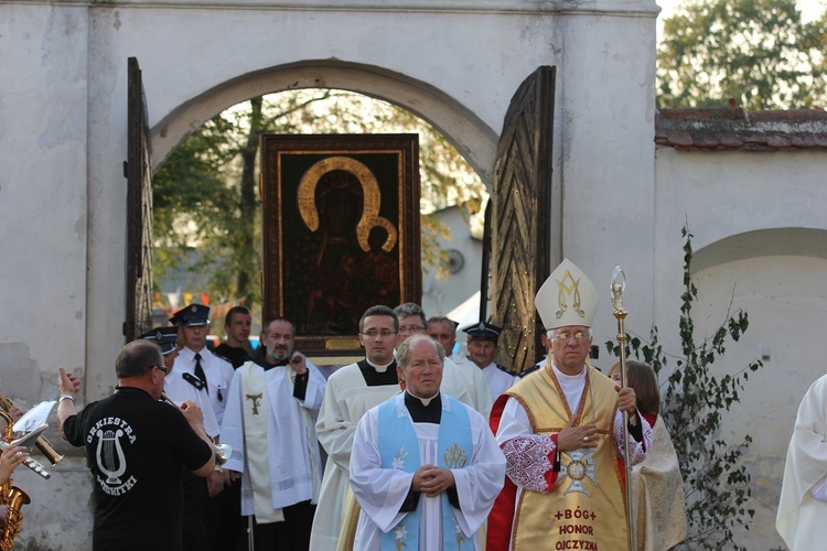 Powitanie ikony MB Częstochowskiej w Miedniewicach