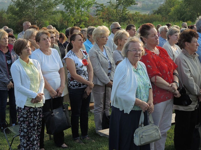 Bielszczanie pod krzyżem na Trzech Lipkach