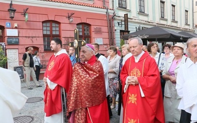 Procesja z relikwiami Krzyża