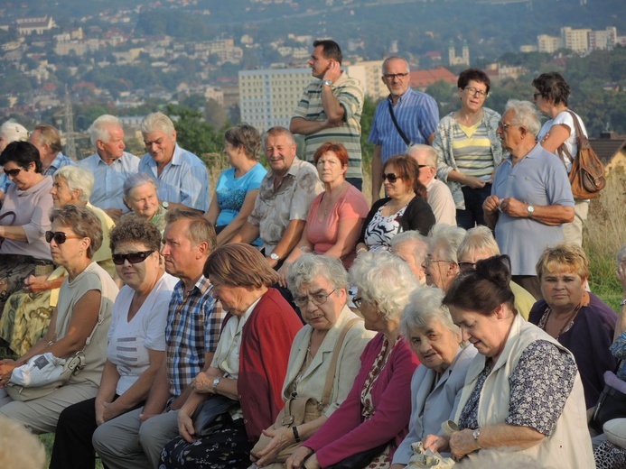 Bielszczanie pod krzyżem na Trzech Lipkach