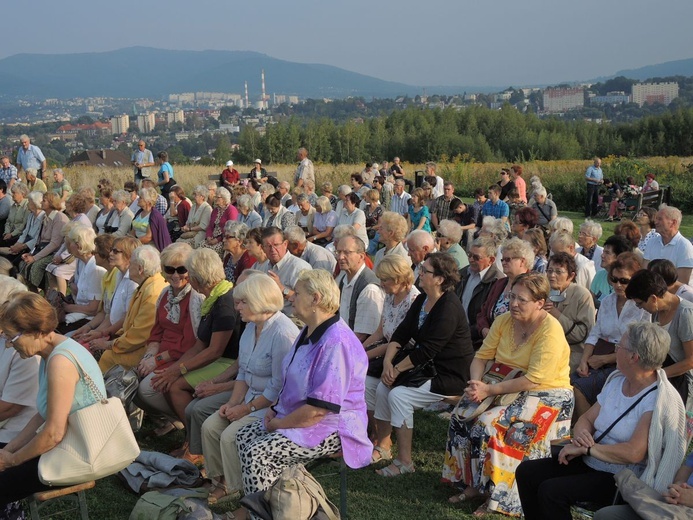 Bielszczanie pod krzyżem na Trzech Lipkach