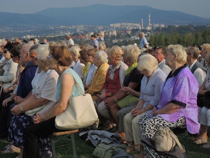 Bielszczanie pod krzyżem na Trzech Lipkach