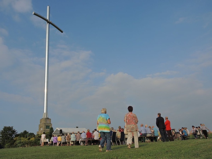 Bielszczanie pod krzyżem na Trzech Lipkach