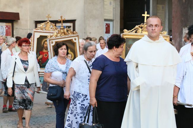 Procesja z relikwiami