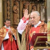Ks. prał. Michał Boguta podczas niedzielnej Eucharystii pobłogosławił wilamowiczan ostatni raz jako proboszcz parafii