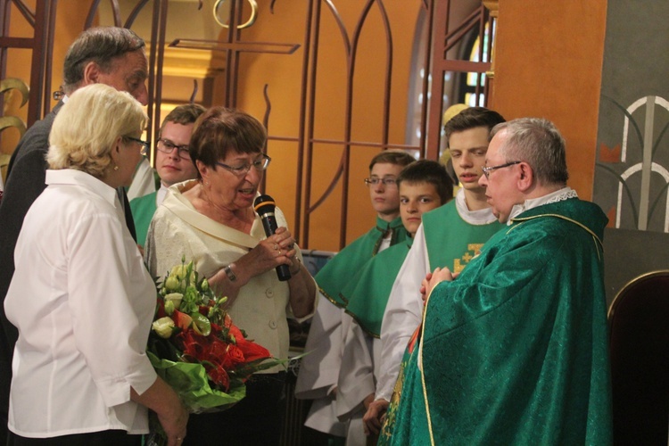 Parafianie z katedry dziękowali ks. prał. Zbigniewowi Powadzie