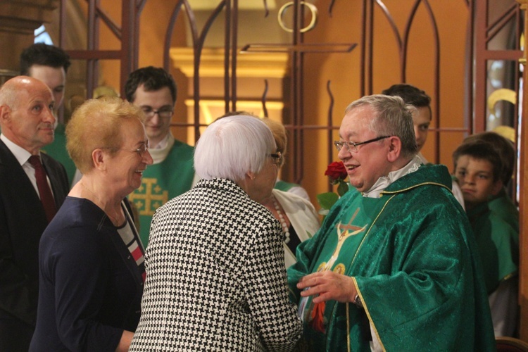 Parafianie z katedry dziękowali ks. prał. Zbigniewowi Powadzie