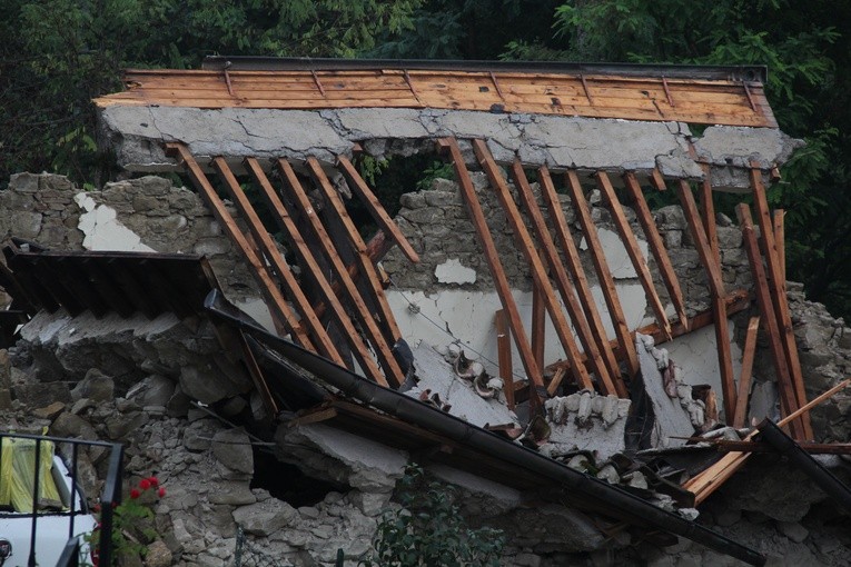 Zniszczone kościoły Accumoli