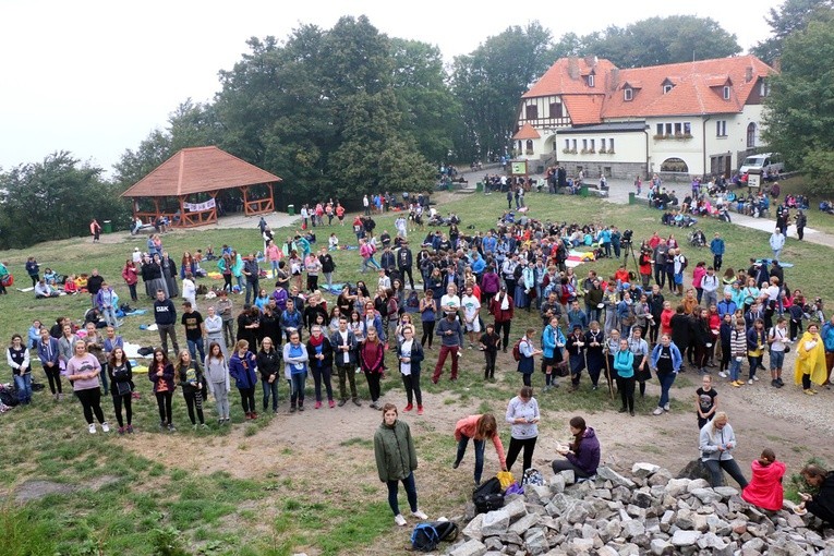 Spotkanie Młodych "W górę serca!" na Ślęży 