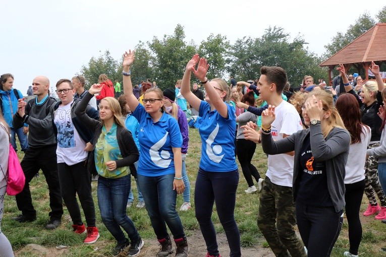 Spotkanie Młodych "W górę serca!" na Ślęży 