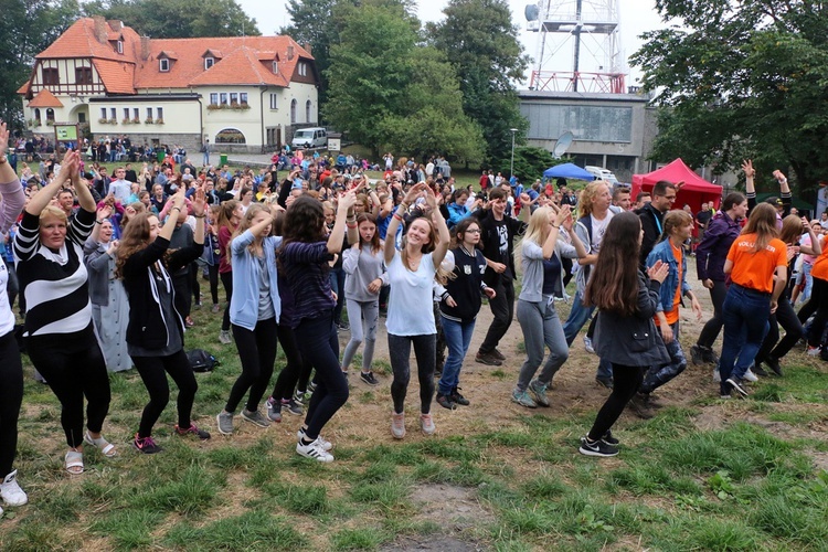 Spotkanie Młodych "W górę serca!" na Ślęży 