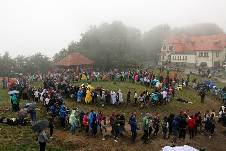 Spotkanie Młodych "W górę serca!" na Ślęży 