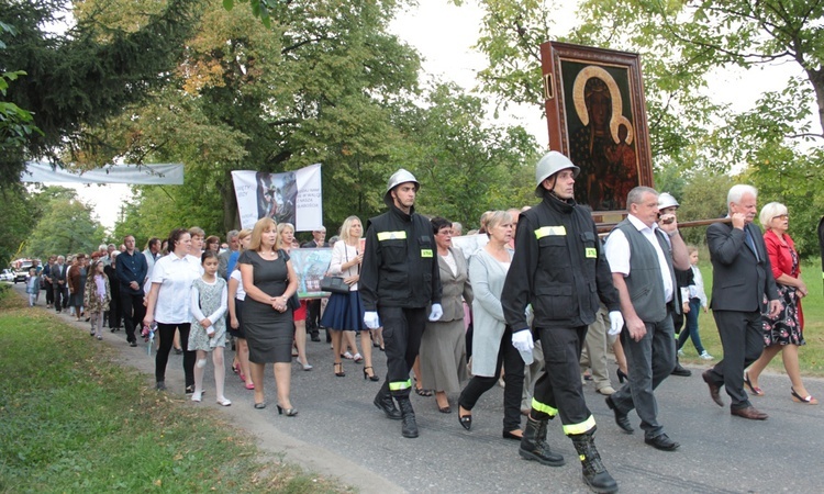 Powitanie ikony MB Częstochowskiej w Korabiewicach