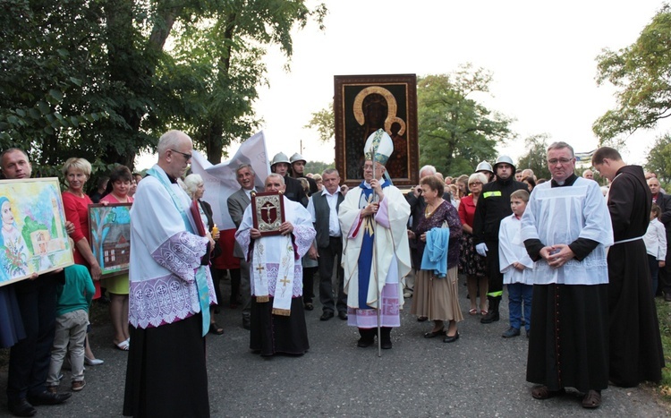 Powitanie ikony MB Częstochowskiej w Korabiewicach