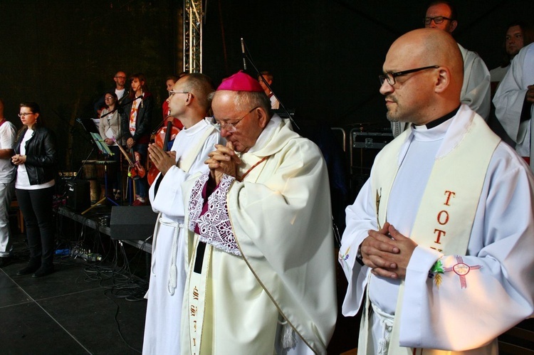 Diecezjalna pielgrzymka młodzieży do Rostkowa