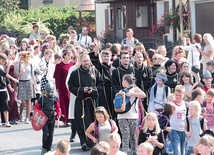 Bale Wszystkich Świętych czy święto w Lubomierzu pokazują, że dzieci i młodzież chętnie biorą udział w dobrych zabawach.