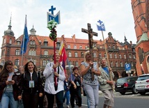 	Miejscem startu była legnicka katedra.