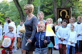 Procesja z ikoną Matki Bożej Częstochowskiej w Chojnacie