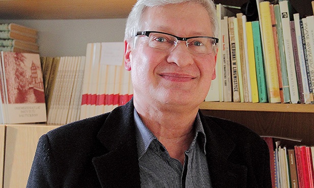 Prof. Andrzej Gąsiorowski jest autorem wielu opracowań z historii najnowszej, m.in. książki „Polska Podziemna  na Pomorzu 1939–1945”.