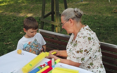 ◄	Pani Janina chętnie uczy następców.