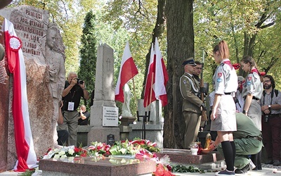 ▲	Nowy pomnik – grobowiec rodziny Bronarskich i Panteon Żołnierzy Wyklętych powstał dzięki zaangażowaniu wielu płocczan.