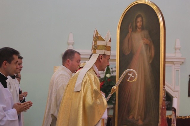 Powitaniu obrazu Jezusa Miłosiernego w cieszyńskim kościele św. Marii Magdaleny przewodniczył bp Roman Pindel