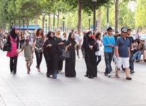 We Francji jest 2 tys. nieletnich dżihadystów