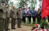 Kwiaty złożyli także towarzysze broni pomordowanych ze Stowarzyszenia Żołnierzy NSZ