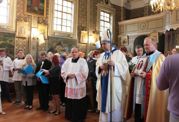 Powitanie ikony MB Częstochowskiej w Skułach