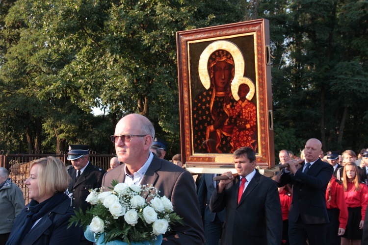 Powitanie ikony MB Częstochowskiej w Lutkówce