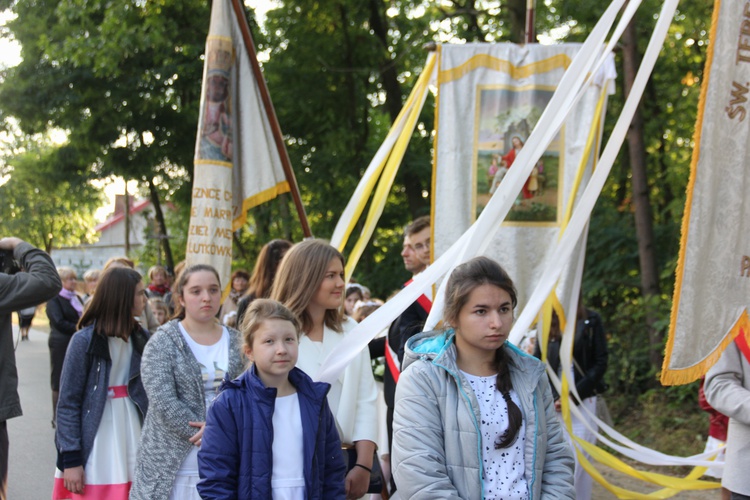 Powitanie ikony MB Częstochowskiej w Lutkówce