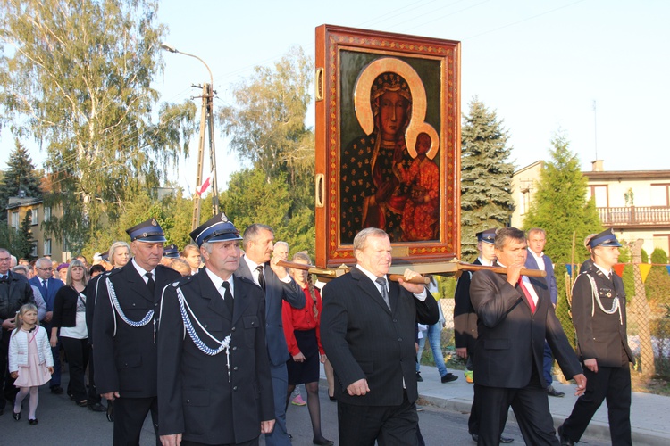 Powitanie ikony MB Częstochowskiej w Lutkówce