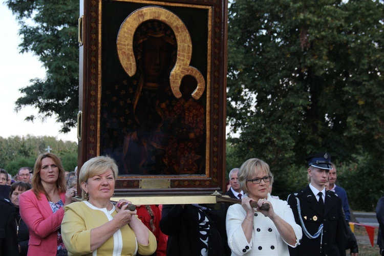 Powitanie ikony MB Częstochowskiej w Lutkówce