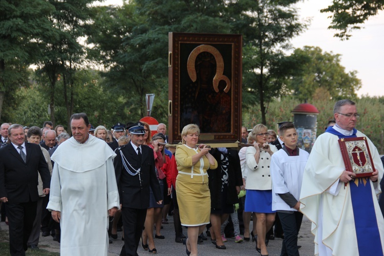 Powitanie ikony MB Częstochowskiej w Lutkówce