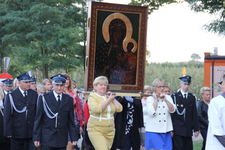 Powitanie ikony MB Częstochowskiej w Lutkówce