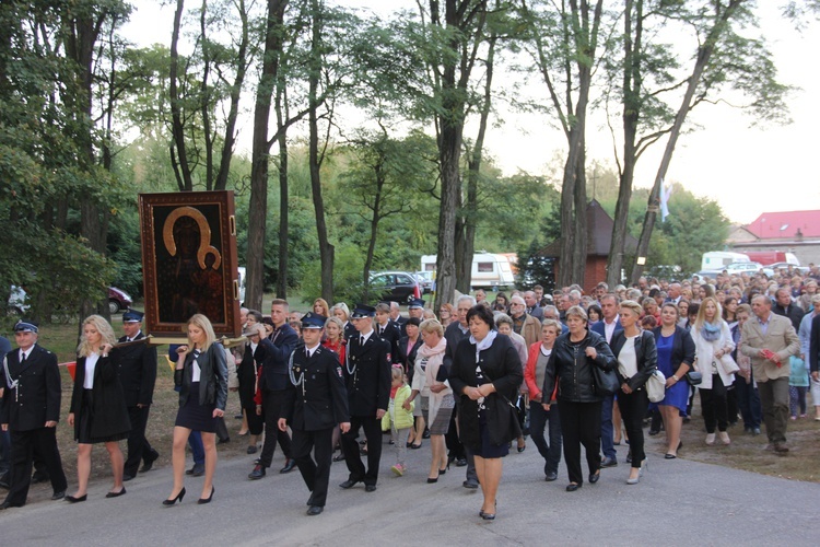 Powitanie ikony MB Częstochowskiej w Lutkówce