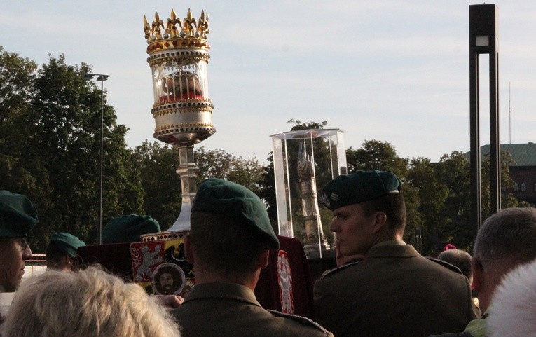 Procesja z relikwiami św. Stanisława i św. Doroty