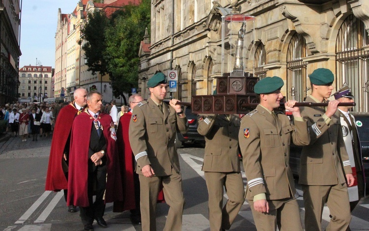 Procesja z relikwiami św. Stanisława i św. Doroty