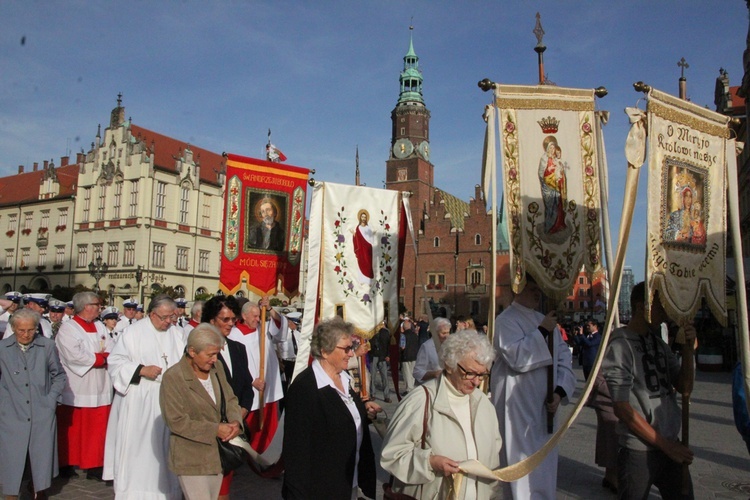 Procesja z relikwiami św. Stanisława i św. Doroty