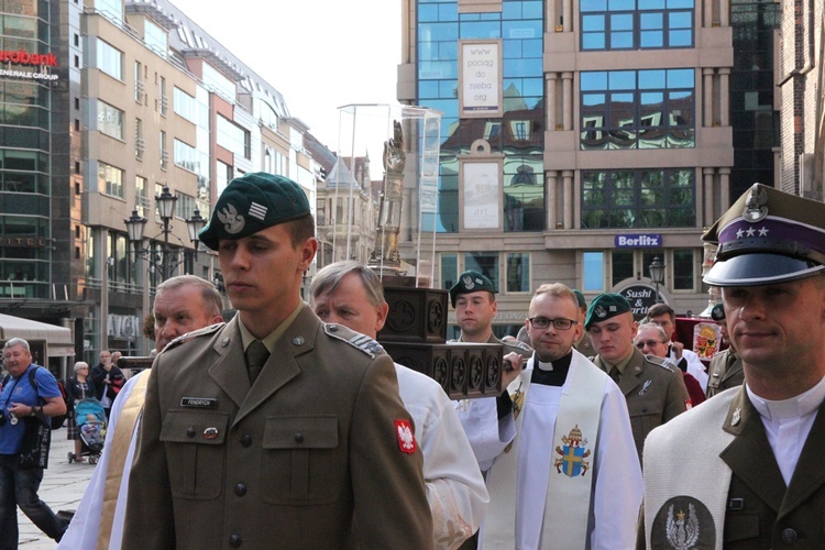 Procesja z relikwiami św. Stanisława i św. Doroty