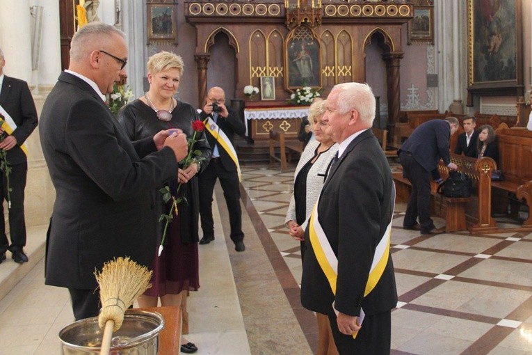 Insygnia władzy przekazywał Delegat Stanowy Rycerzy Kolumba w Polsce brat Andrzej Anasiak. Z prawej brat Wojciech Barankiewicz