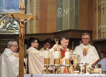 Bp Roman Pindel przewodniczył Mszy św. pielgrzymki do Bramy Miłosierdzia w katedrze św. Mikołaja