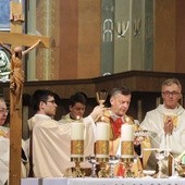 Bp Roman Pindel przewodniczył Mszy św. pielgrzymki do Bramy Miłosierdzia w katedrze św. Mikołaja