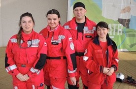 Drużyna bielskiego PCK - w dniu zawodów pomagali rannym w realnym wypadku drogowym w Szczyrku