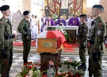 Pogrzeb kpt. Aleksandra Życińskiego ps. "Wilczur" odbył się z wojskowymi honorami